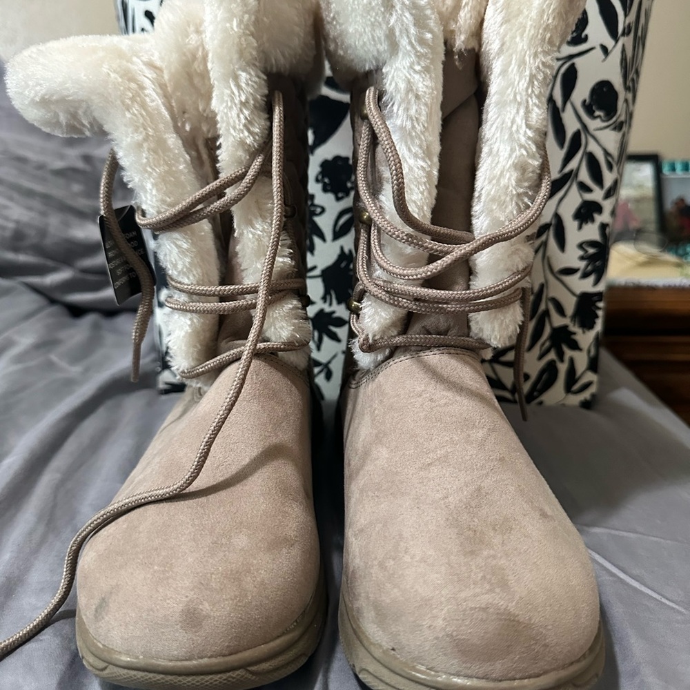 Liz Claiborne Beige Winter Boots